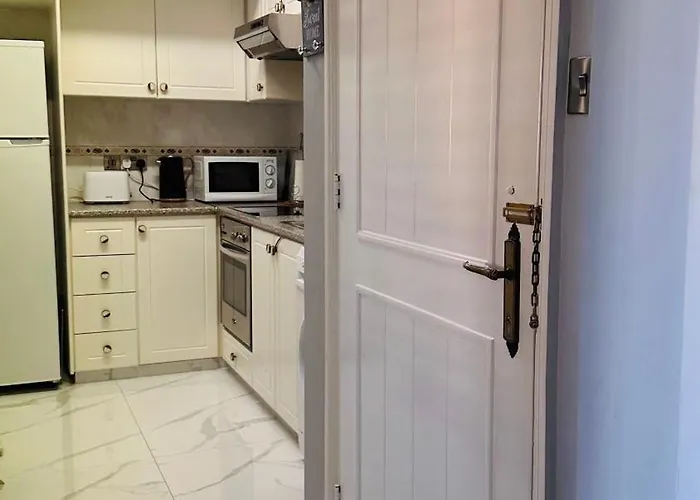 Regina Gardens Sunset With Fast Free Wi-fi And Late Check-out