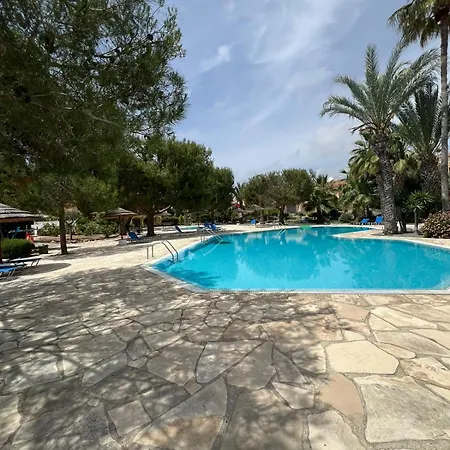 Regina Gardens With Fast Free Wi-fi * Paphos
