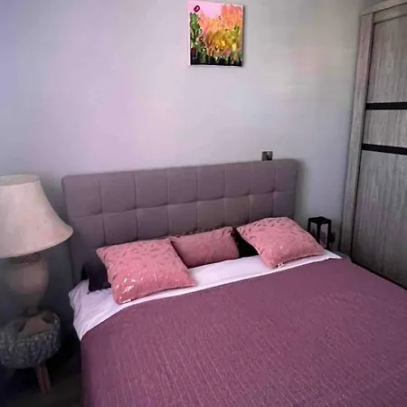 Regina Gardens With Fast Free Wi-fi Apartmán