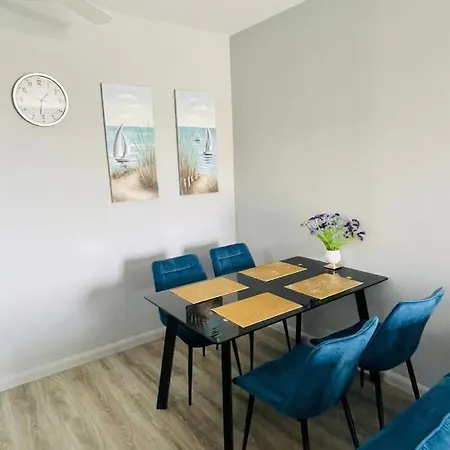 Regina Gardens Sunset With Fast Free Wi-fi And Late Check-out Apartment Paphos