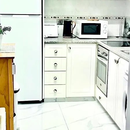 Regina Gardens With Fast Free Wi-fi 파포스