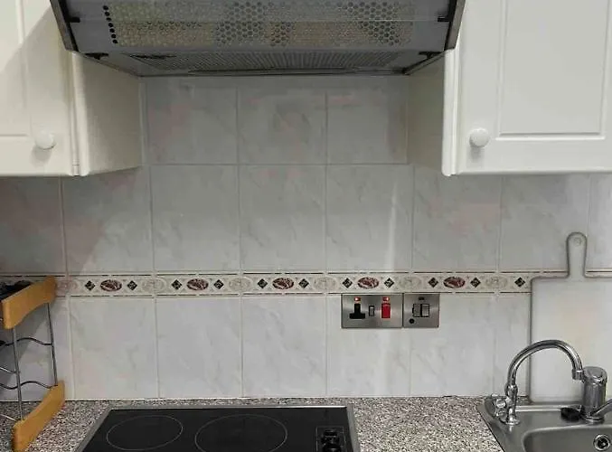 Regina Gardens Sunset With Fast Free Wi-fi And Late Check-out