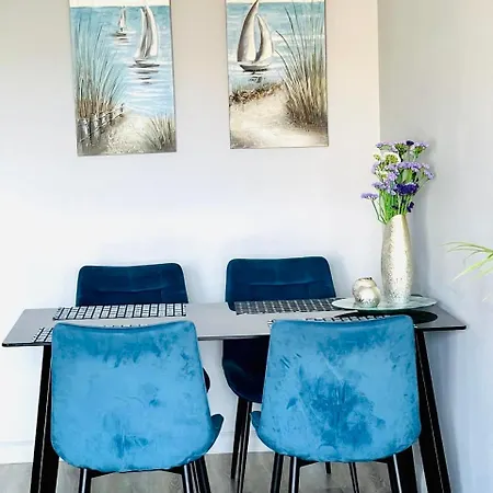 Regina Gardens Sunset With Fast Free Wi-fi And Late Check-out